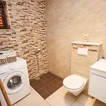 Great Location,2 Bedroom