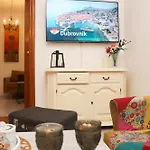 Great Location,2 Bedroom