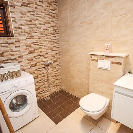 Great Location,2 Bedroom