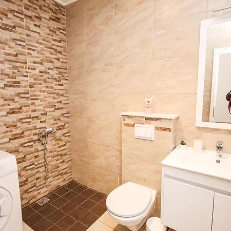 Great Location,2 Bedroom