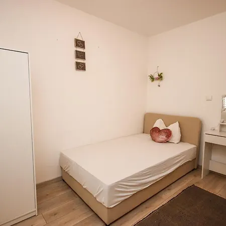 Apartment Great Location,2 Bedroom *