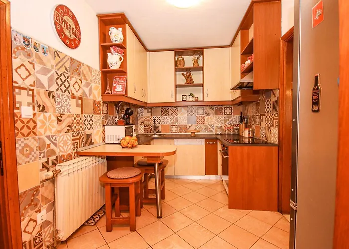 Great Location,2 Bedroom Apartament