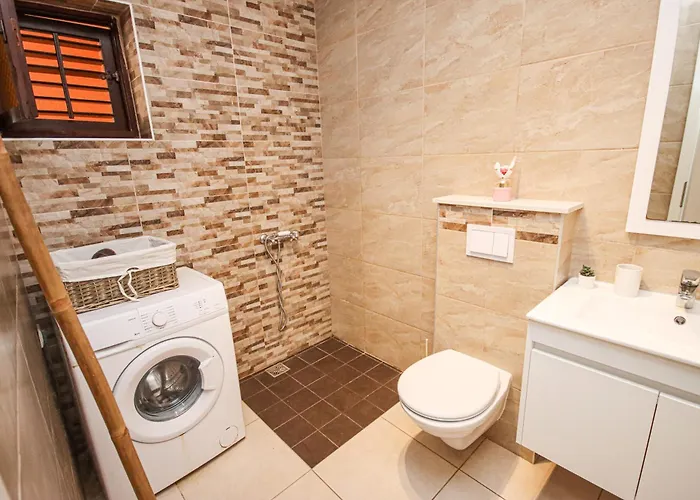 Great Location,2 Bedroom