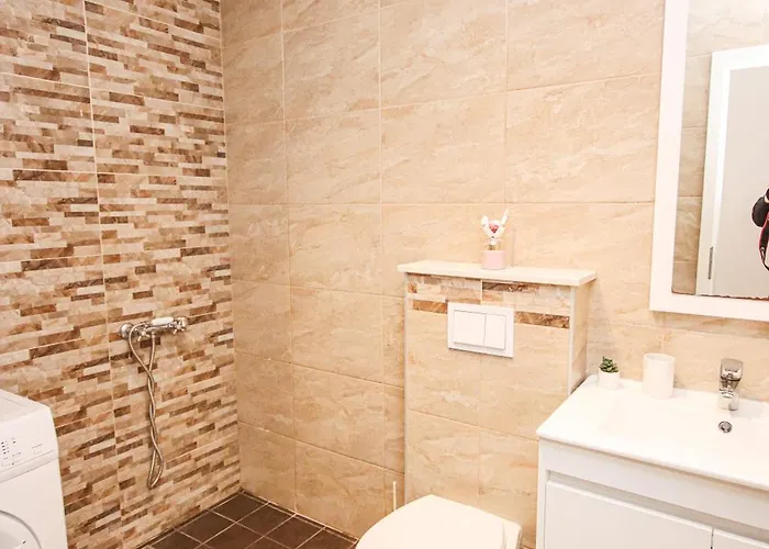 Great Location,2 Bedroom