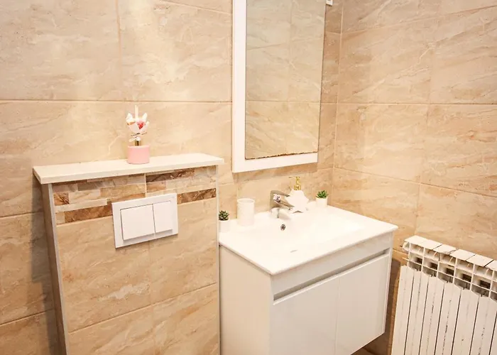 Great Location,2 Bedroom Apartament