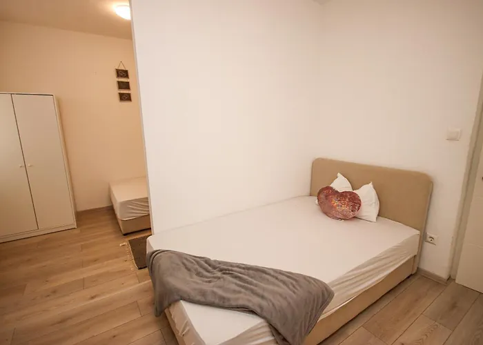 Great Location,2 Bedroom