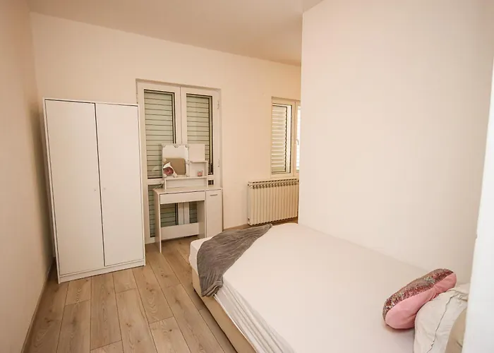 Great Location,2 Bedroom