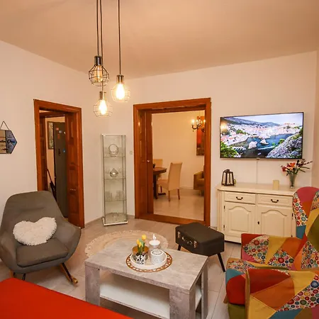 Great Location,2 Bedroom