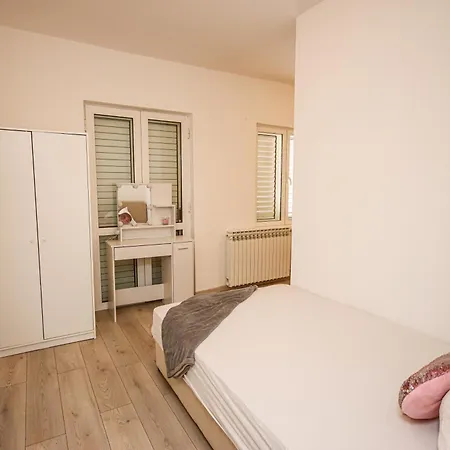 Great Location,2 Bedroom